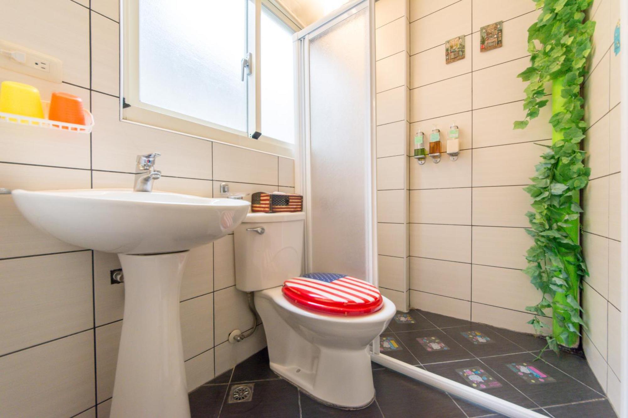 British Country Inn B&B Luodong Bagian luar foto