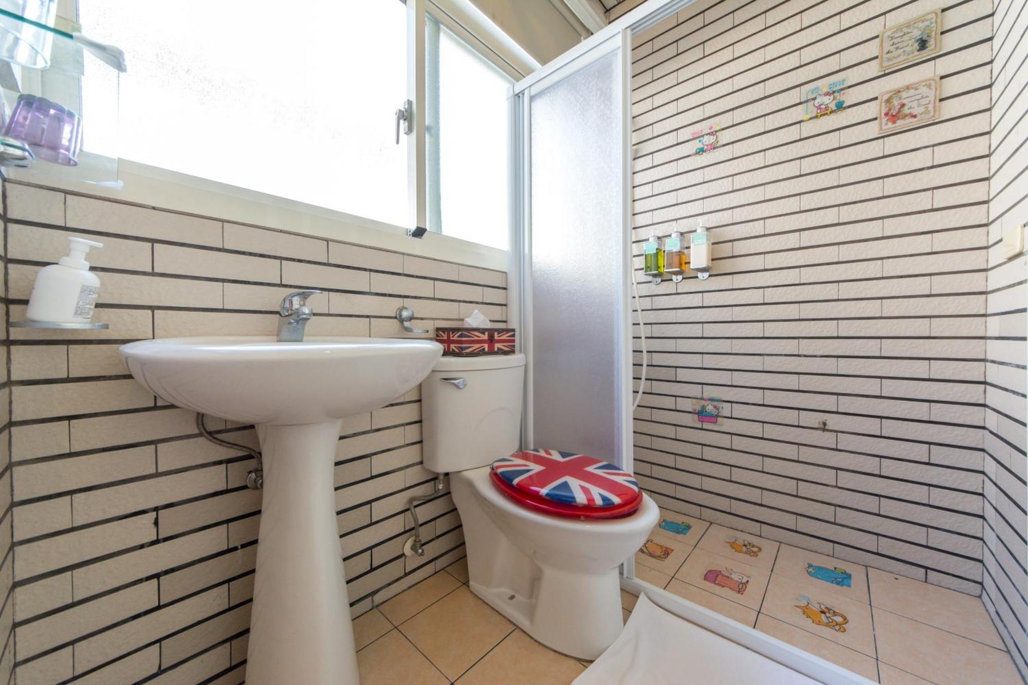 British Country Inn B&B Luodong Bagian luar foto